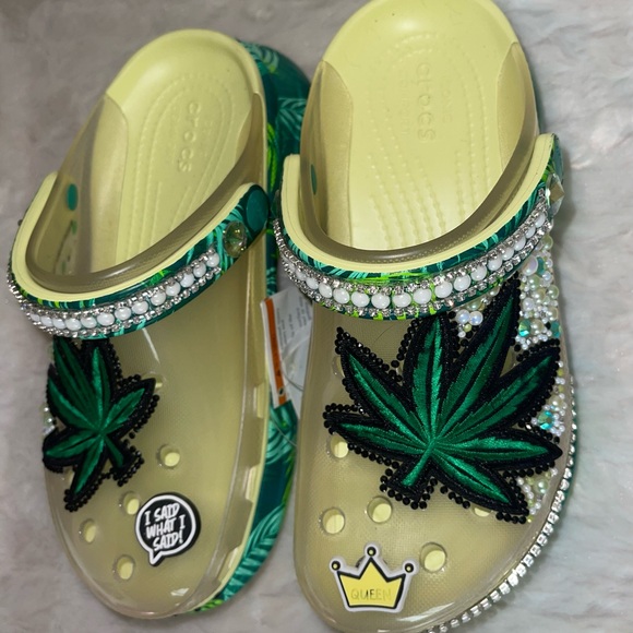 Green Translucent Bae Crocs Size 6 Women - Picture 2 of 2